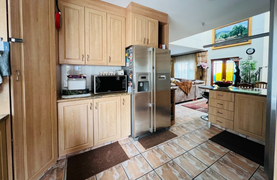 8 Bedroom Property for Sale in Rooi Rivier Rif Western Cape